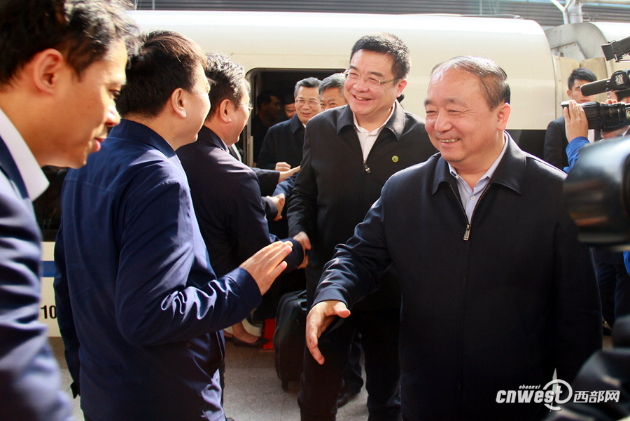 【焦點圖 顯示圖在稿件最下方】出席黨的十九大的陜西代表團抵達北京 44名代表參會履職