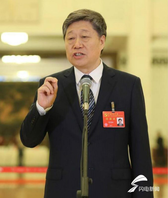 山東出席黨的十九大代表接受採訪_fororder_1508297353108_meitu_9