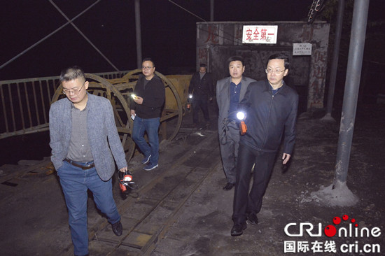 已過審【法制安全】重慶煤監局市煤管局深入礦井盯守生産安全