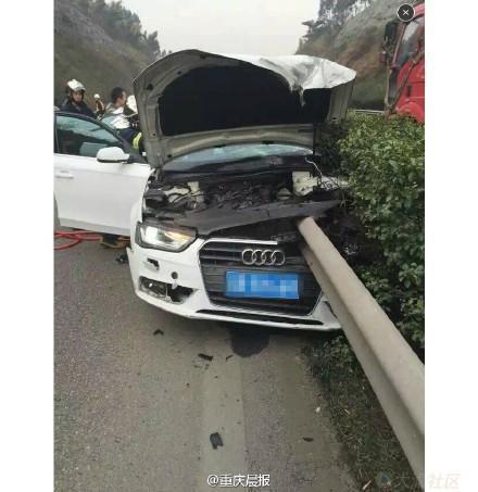 重慶現慘烈車禍 奧迪被高速防護欄刺穿