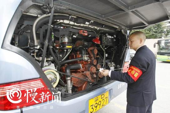 【社會民生 列表】渝年底投放215輛一級踏步公交 上下車更方便