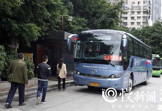 【社會民生 列表】渝年底投放215輛一級踏步公交 上下車更方便