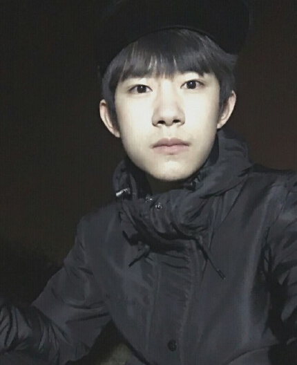 撒嬌！易烊千璽自曝深夜爬樹被“遺忘”