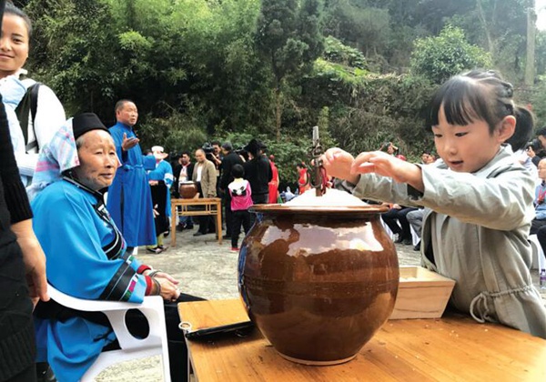 （滾播新聞/市州）安順屯堡舉行重陽節系列活動—— 添糧” 延續600年的民俗