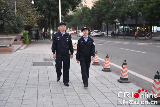 已過審【法制安全】雲陽公安局設立護學崗 兩百警力任學生“守護神”