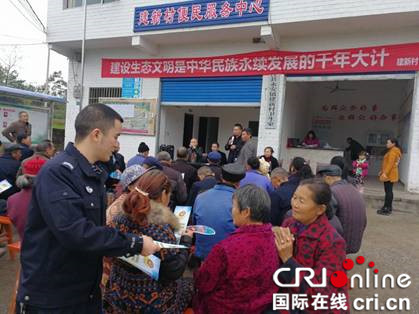 已過審【區縣聯動】【墊江】墊江民警初冬送溫暖 法制送下鄉