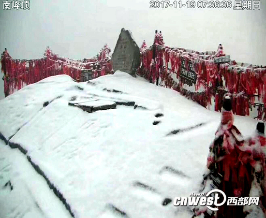 【焦點圖 顯示圖在稿件最下方】華山景區迎漫天大雪最深積雪6公分 險要景點臨時關閉