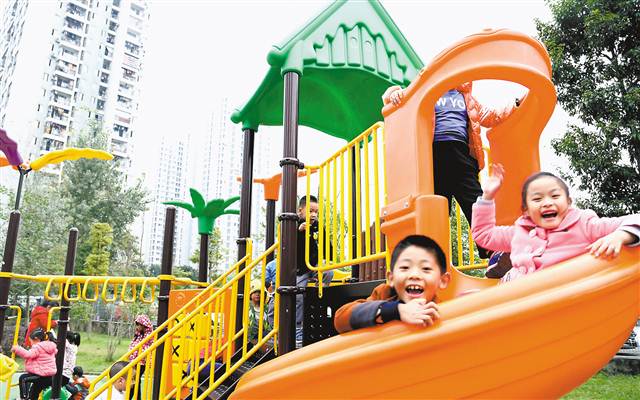 【區縣聯動】【沙坪壩】沙坪壩區公租房小區建起兒童樂園