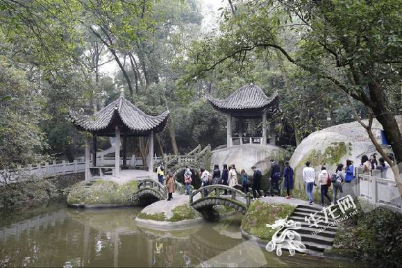 【文化 標題摘要】 重慶百年名校聚奎大講堂讓網媒記者流連