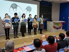 “茶與愛”國際微電影大賽獲獎影片展映及讀書活動走進江西省高校_fororder_07南昌大學學生多語言朗誦世界語頌歌《希望》_副本