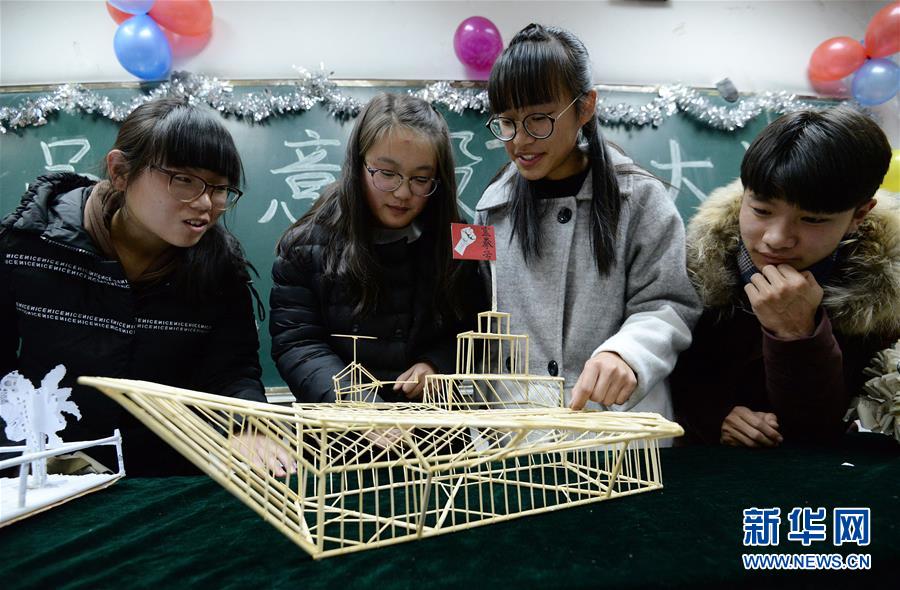 河北大學生廢物創意改造倡環保