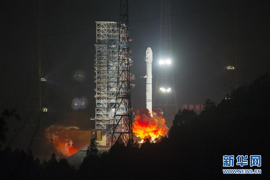 我國成功發射阿爾及利亞一號通信衛星