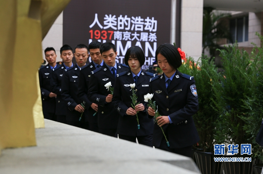 【焦點圖】【滾動新聞】福建400余人參加公祭活動 獻花告慰逝者