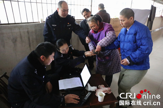 已過審【區縣聯動】【梁平】梁平警方上門為福利院“三無”人員辦理身份證【區縣聯動】梁平警方上門為“三無”人員辦理身份證