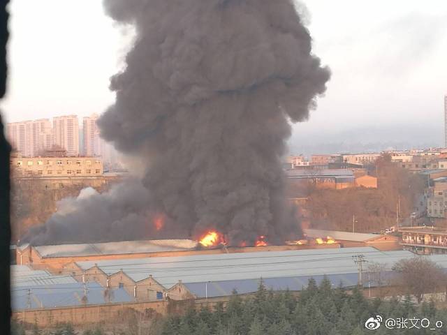 【今日看點+即時資訊】突發：西安東郊一倉庫發生火災 消防正在救援