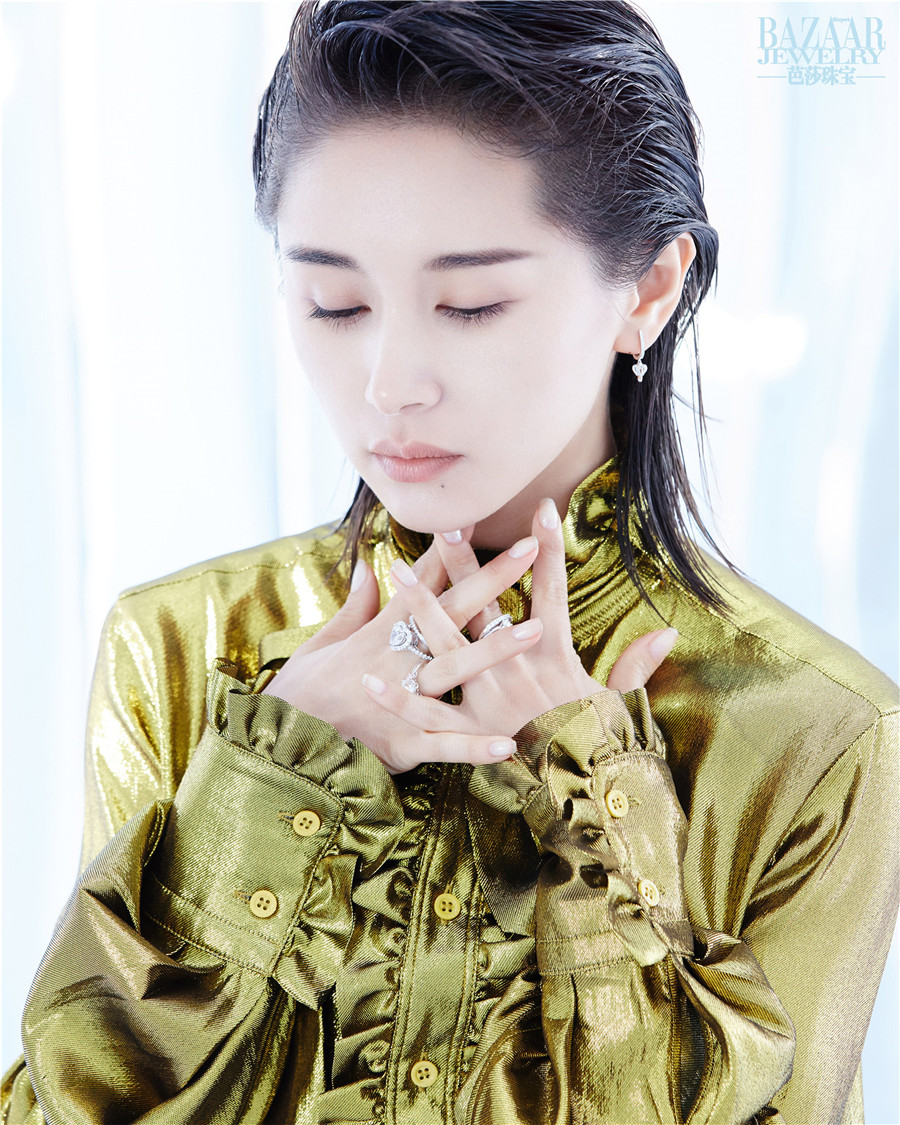 圖片默認標題_fororder_珠寶襯美人！王子文再登雜誌封面 演繹異世界未來感大片3