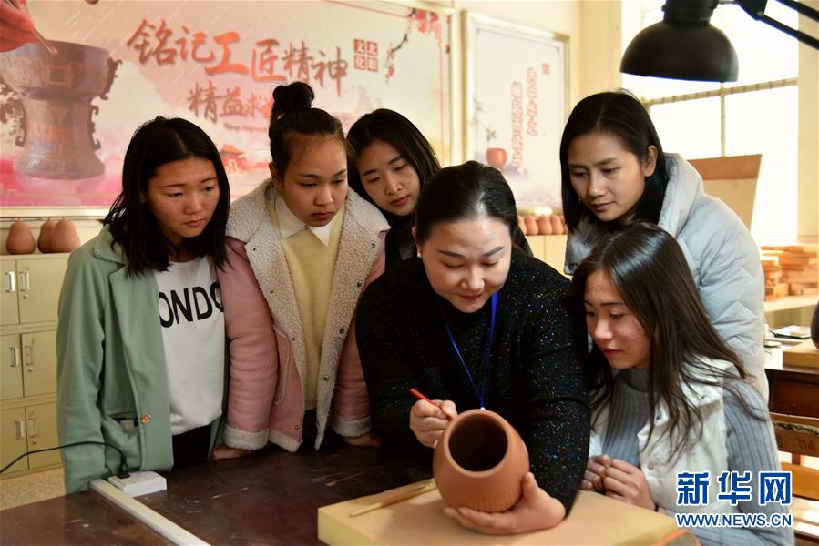 廣西欽州：開展職業化培訓 傳承非遺坭興陶技藝