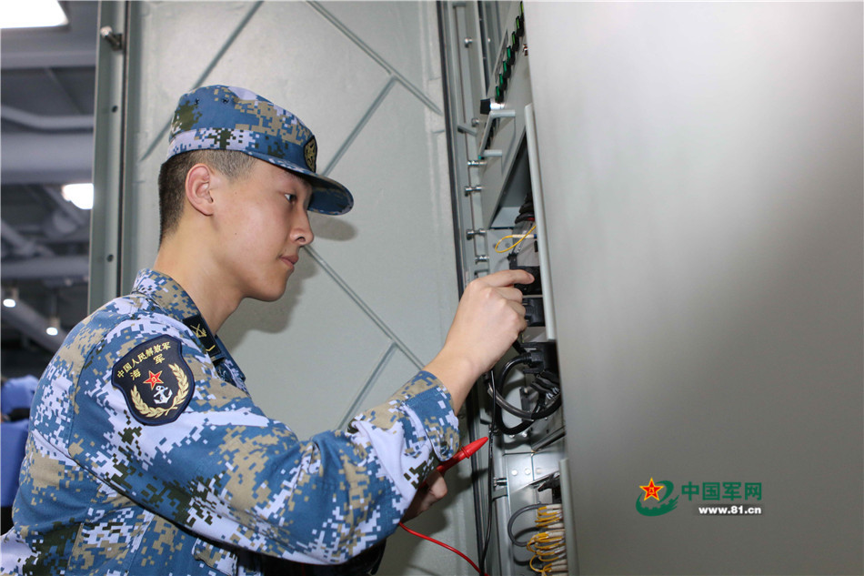我是“90後”水兵 我的戰位在新型導彈驅逐艦上