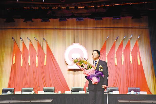 【重慶會客廳】經過近6個月的治療 救人英雄徐前凱康復出院