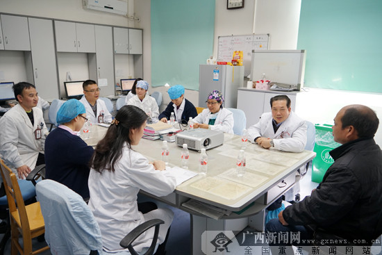 【熱門文章】解“分身”危機 廣西成功實施第二例連體嬰分離術 【熱門文章】解“分身”危機 廣西成功實施第二例連體嬰分離術