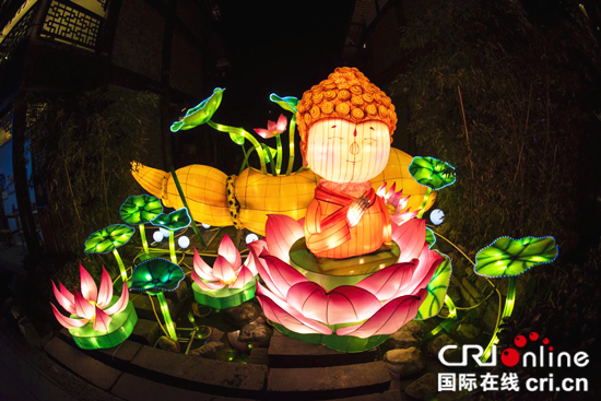 已過審【行遊巴渝　標題摘要】金佛山喜迎新年 天星小鎮禪意燈會點亮2018