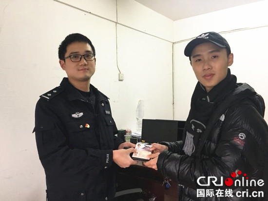 已過審【社會民生】台灣學生來渝遺失證件 警方接力幫找回