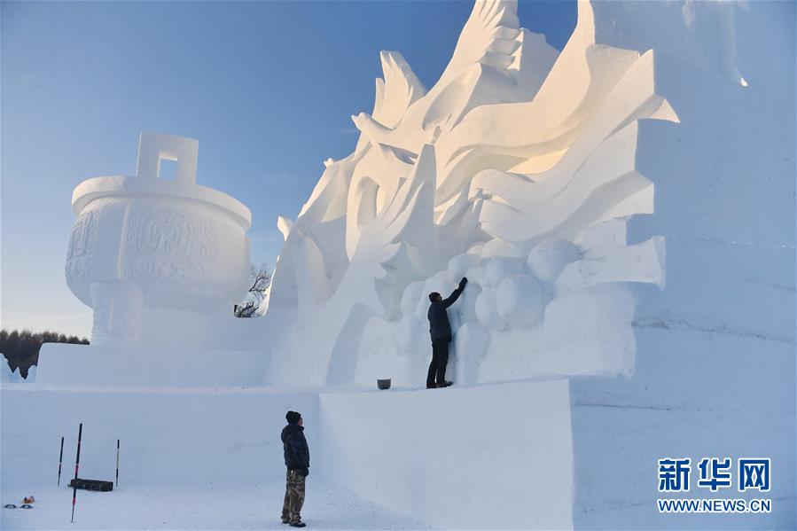 長春凈月潭：百餘雪雕打造夢幻雪世界