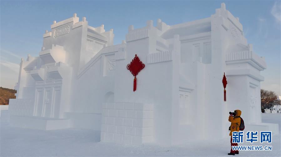 長春凈月潭：百餘雪雕打造夢幻雪世界