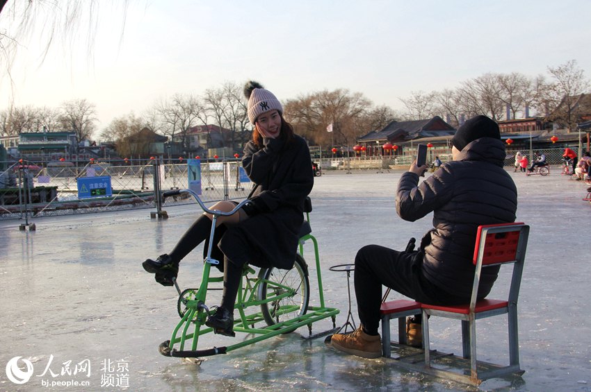 凍瓷實了！京城什剎海冰場市民體驗“雪色浪漫”