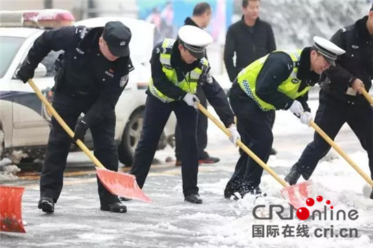 陜西長安區24小時清雪除冰不停歇確保市民安全出行_fororder_11