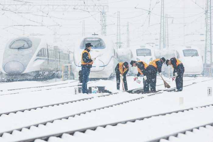 西安北車站清掃站臺上百個 確保30萬人次旅客安全出行_fororder_北客站2