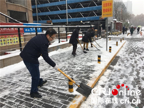 西安市碑林區：清除積雪 保暢道路在行動_fororder_414