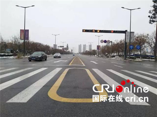 西鹹新區4萬餘人次參與除雪 暢通市民出行路_fororder_大雪1