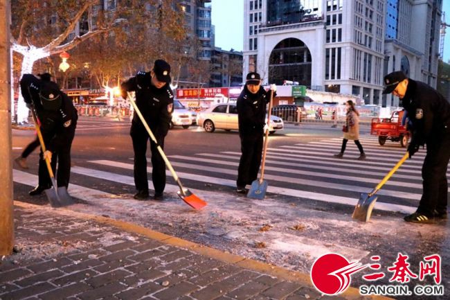 【未央專題  左上文 加摘要】未央公安再次清除道路殘雪確保群眾平安出行