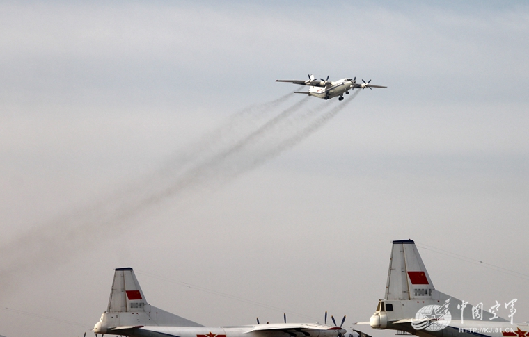 中國空軍派出兩架飛機參與搜救越南失事飛機