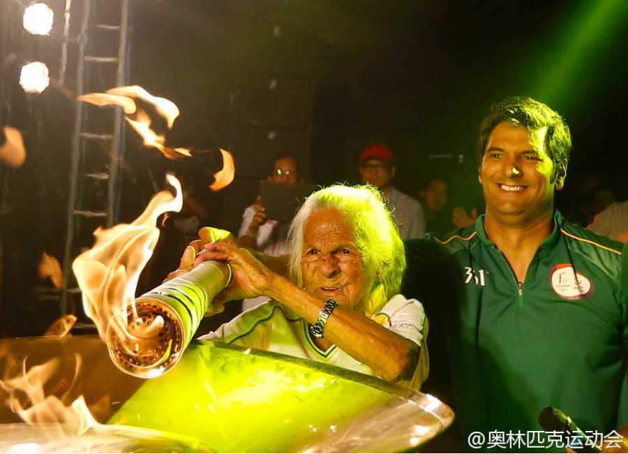 裏約最年長火炬手106歲 百歲後多次跳傘