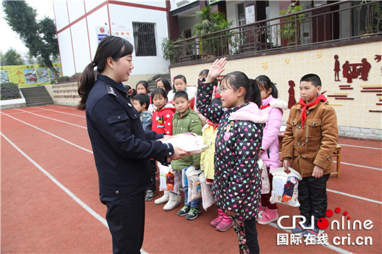 已過審【法制安全】合川警方開展“冬日陽光 溫暖你我”關愛行動