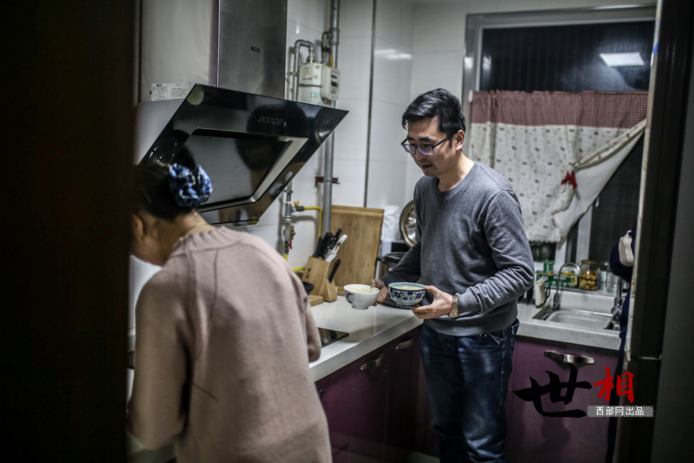 【焦點圖 顯示圖在稿件最下方 移動圖和頁面圖】愛“騙人”的醫生爸爸