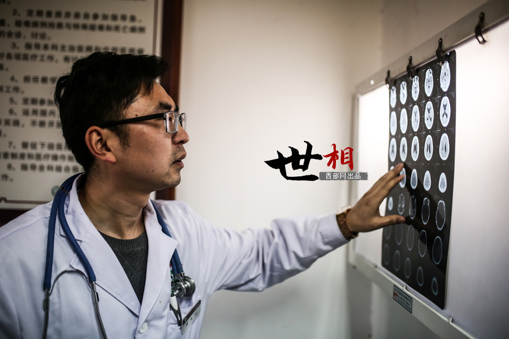 【焦點圖 顯示圖在稿件最下方 移動圖和頁面圖】愛“騙人”的醫生爸爸