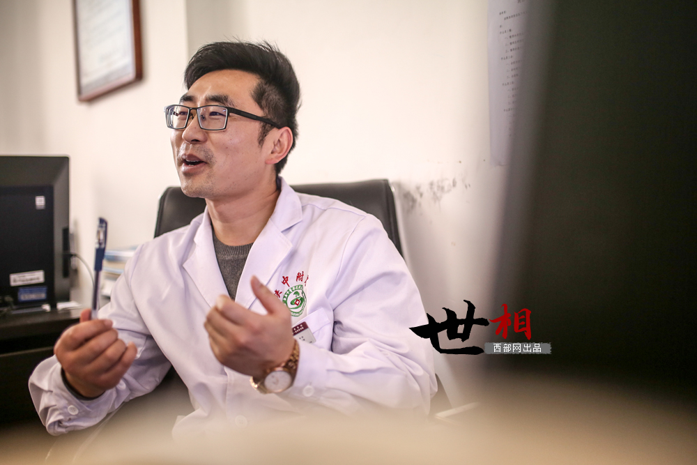 【焦點圖 顯示圖在稿件最下方 移動圖和頁面圖】愛“騙人”的醫生爸爸