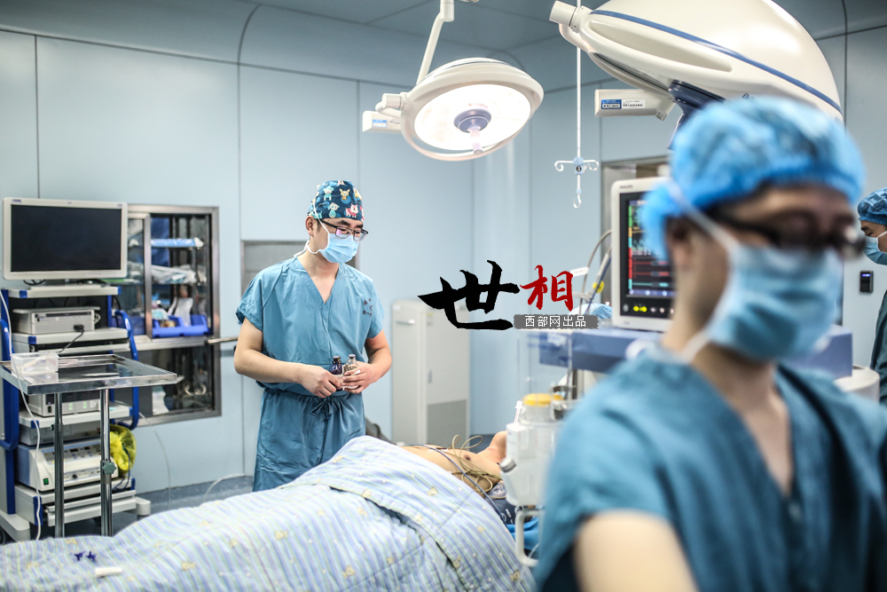 【焦點圖 顯示圖在稿件最下方 移動圖和頁面圖】愛“騙人”的醫生爸爸