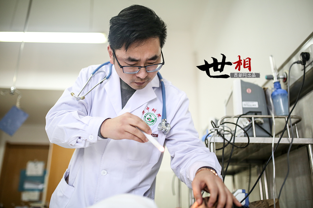 【焦點圖 顯示圖在稿件最下方 移動圖和頁面圖】愛“騙人”的醫生爸爸