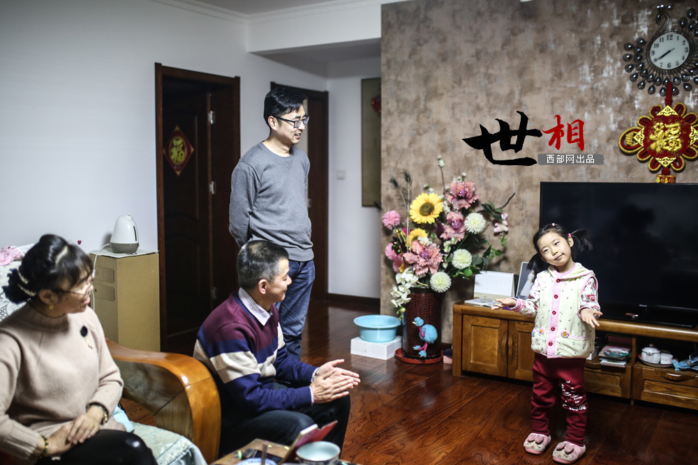 【焦點圖 顯示圖在稿件最下方 移動圖和頁面圖】愛“騙人”的醫生爸爸