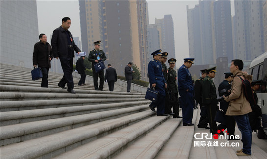 【2017陜西兩會專題  兩會鏡頭  顯示圖在稿件最下方 】追趕超越路上 代表和委員們意氣風發