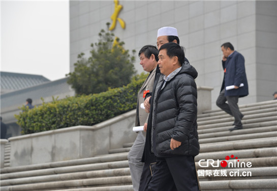 【2017陜西兩會專題  兩會鏡頭  顯示圖在稿件最下方 】追趕超越路上 代表和委員們意氣風發