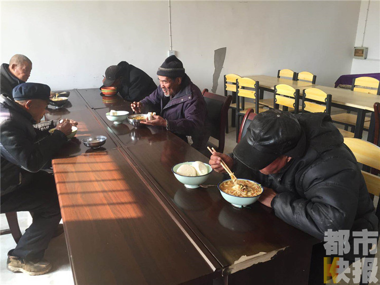 【焦點圖 顯示圖在稿件最下方+移動輪播大圖 顯示圖在稿件最下方】臨潼有家食堂一頓飯1塊5 撐起留守老人的幸福感