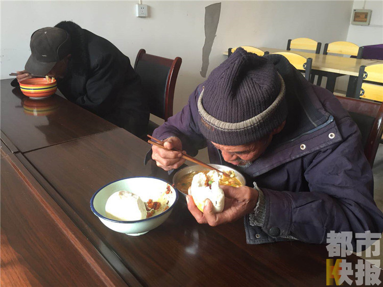 【焦點圖 顯示圖在稿件最下方+移動輪播大圖 顯示圖在稿件最下方】臨潼有家食堂一頓飯1塊5 撐起留守老人的幸福感