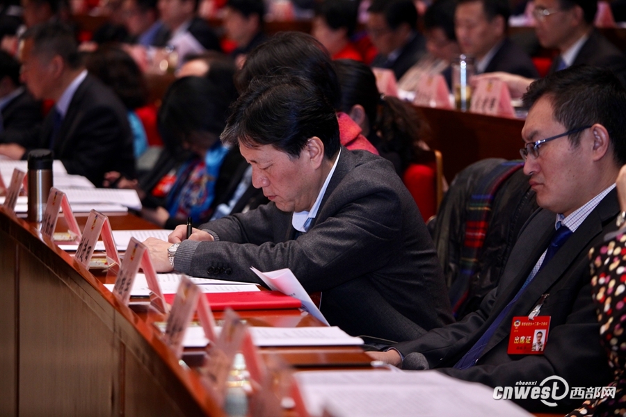 【2018兩會專題  左上圖 顯示圖在稿件最下方】陜西省政協十二屆一次會議開幕 500多名新一屆政協委員到會履職