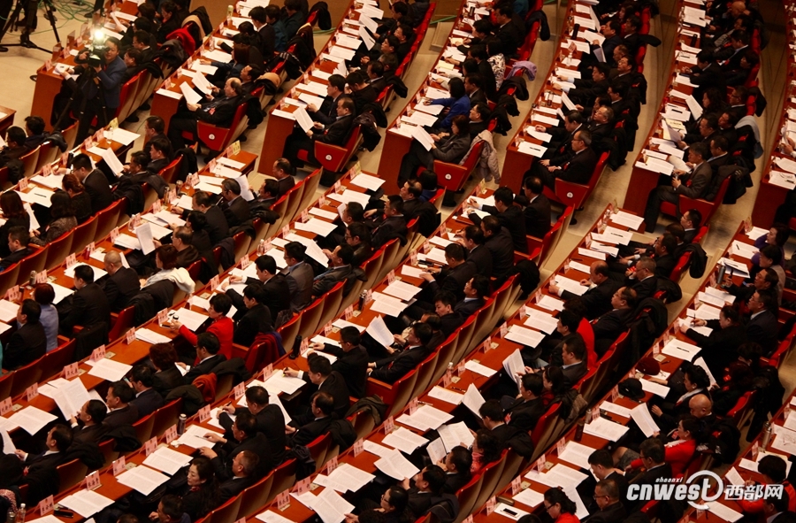 【2018兩會專題  左上圖 顯示圖在稿件最下方】陜西省政協十二屆一次會議開幕 500多名新一屆政協委員到會履職