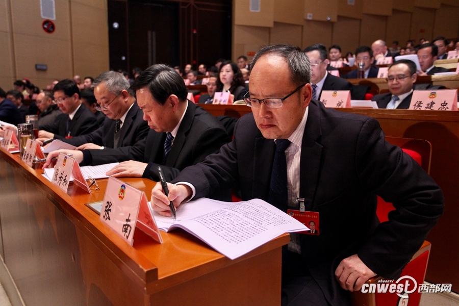 【2018兩會專題  左上圖 顯示圖在稿件最下方】陜西省政協十二屆一次會議開幕 500多名新一屆政協委員到會履職